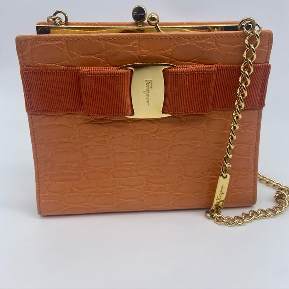 Salvatore Ferragamo Vara Bow Kiss Lock Shoulder Bag - Picture 11 of 12